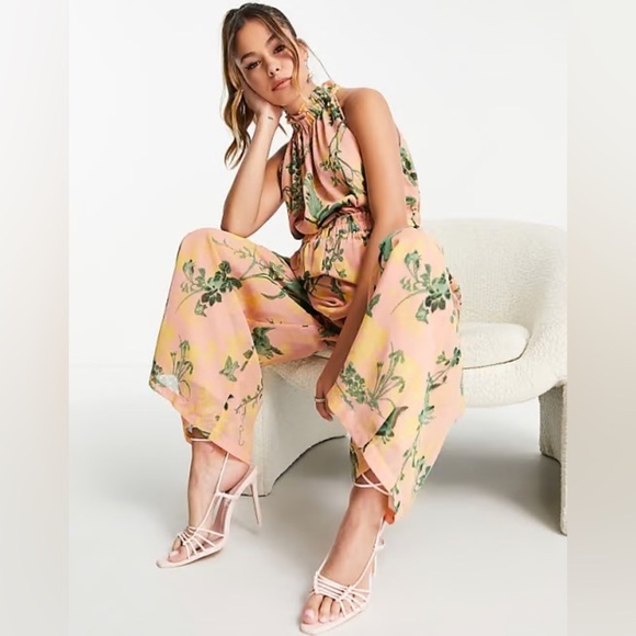 ASOS DESIGN Maternity Chiffon Gathered Waist Halter Jumpsuit In Floral Print 12 - Picture 2 of 11